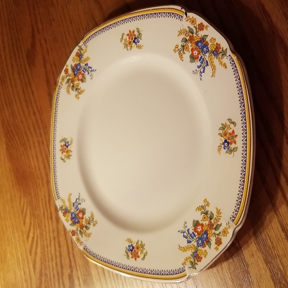 Vintage Royal Ivory "Royal Cameronian" Luncheon Plate